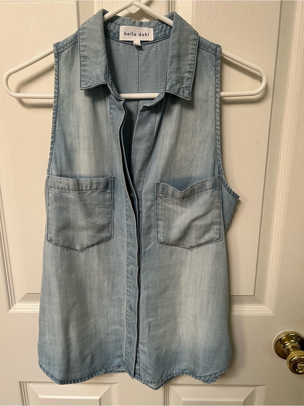 bella dahl Light Blue Sleeveless Chambray Shirt
